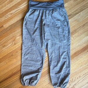lululemon size 6 commuter 4 harlem Gray Pull-On Jogger Pants